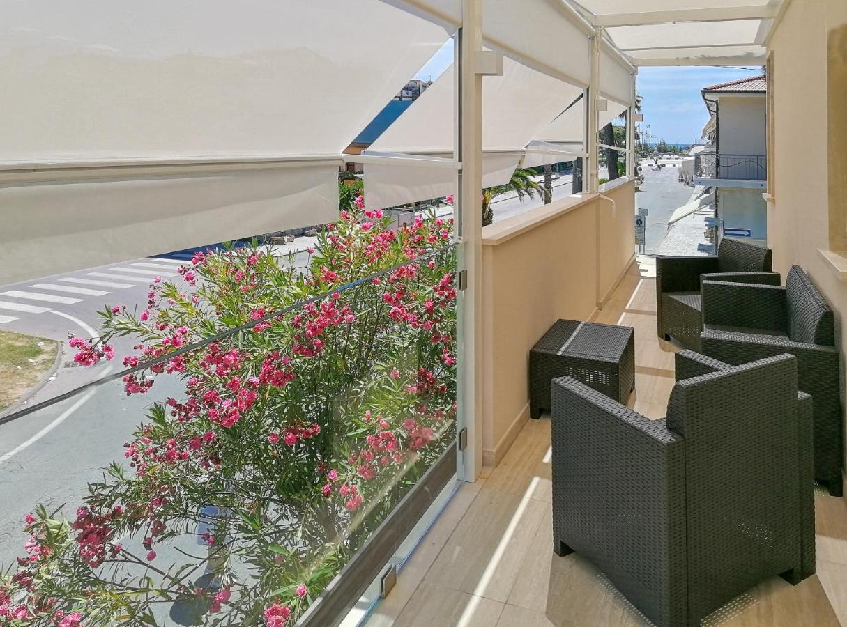 Sea Holidays Apartment 马里纳-迪-皮特拉桑塔 外观 照片